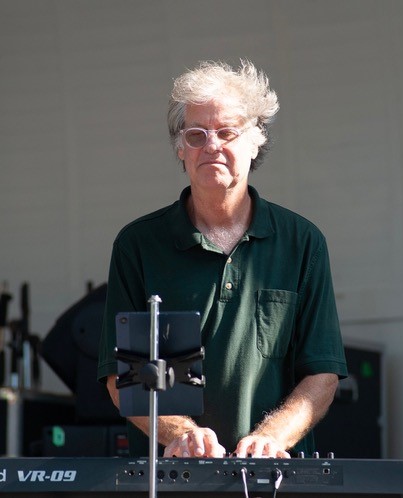 Richard Uglow on keyboard